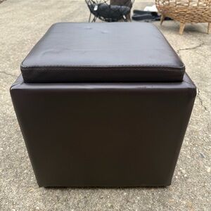 Cassie’s boutique like new Brown Storage Ottoman